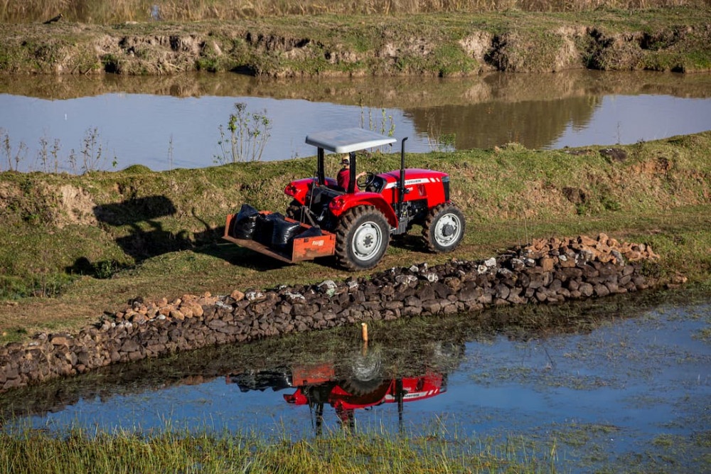 Trator Massey Ferguson MF 4306