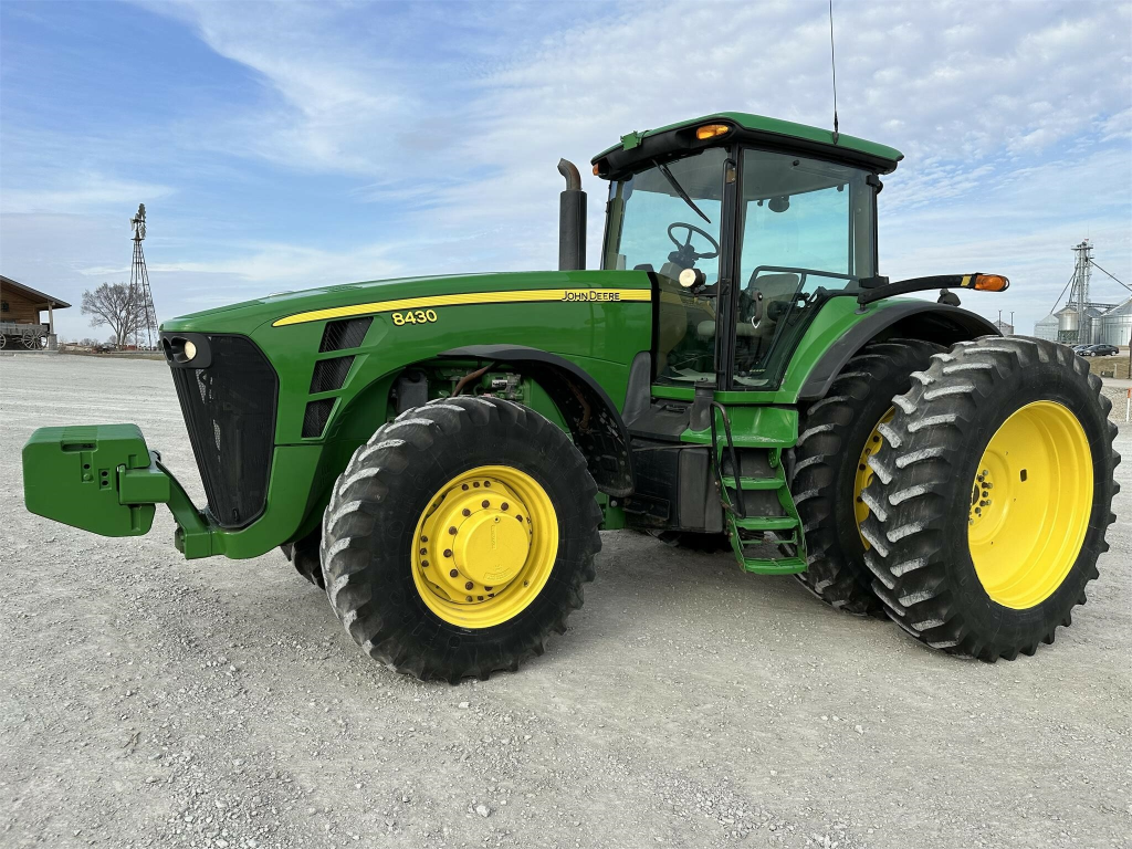 Trator John Deere 8430