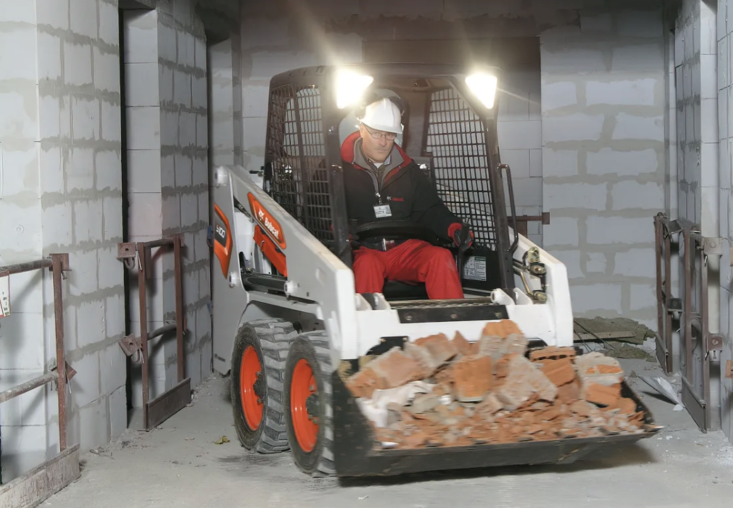 Mini Carregadeira Bobcat S100