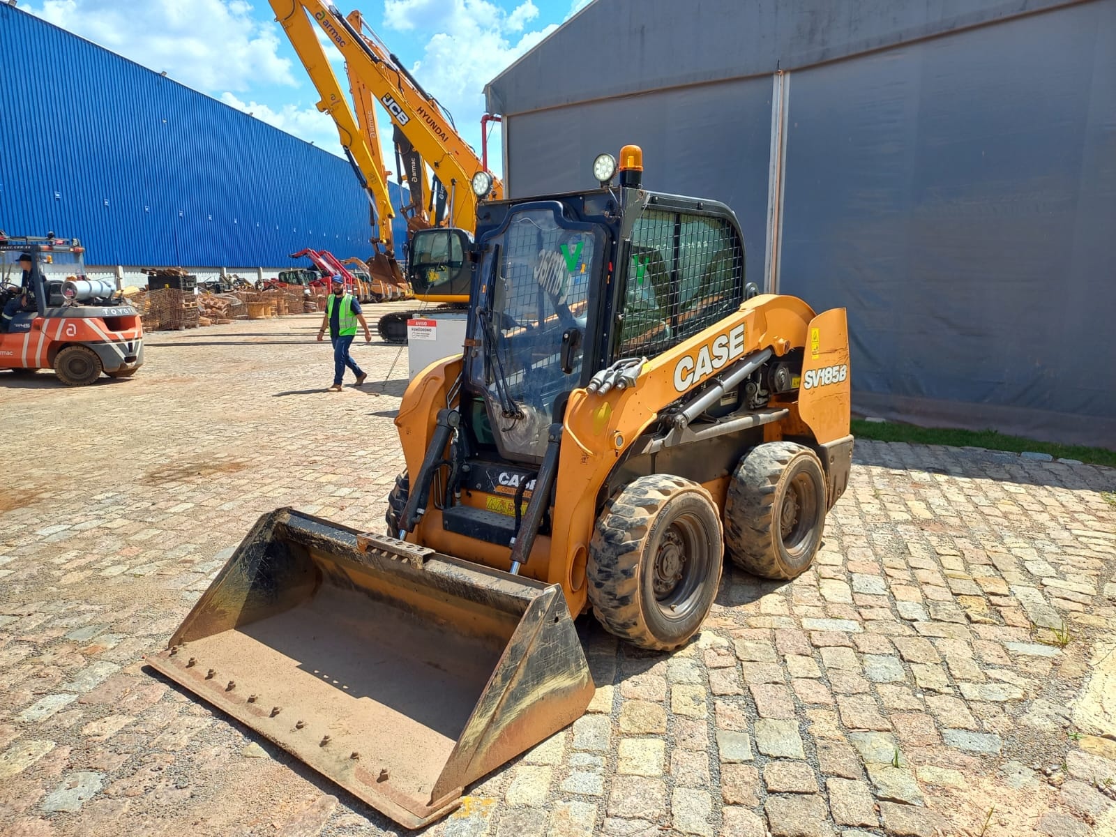 Mini Carregadeira Case SV185B ano 2021