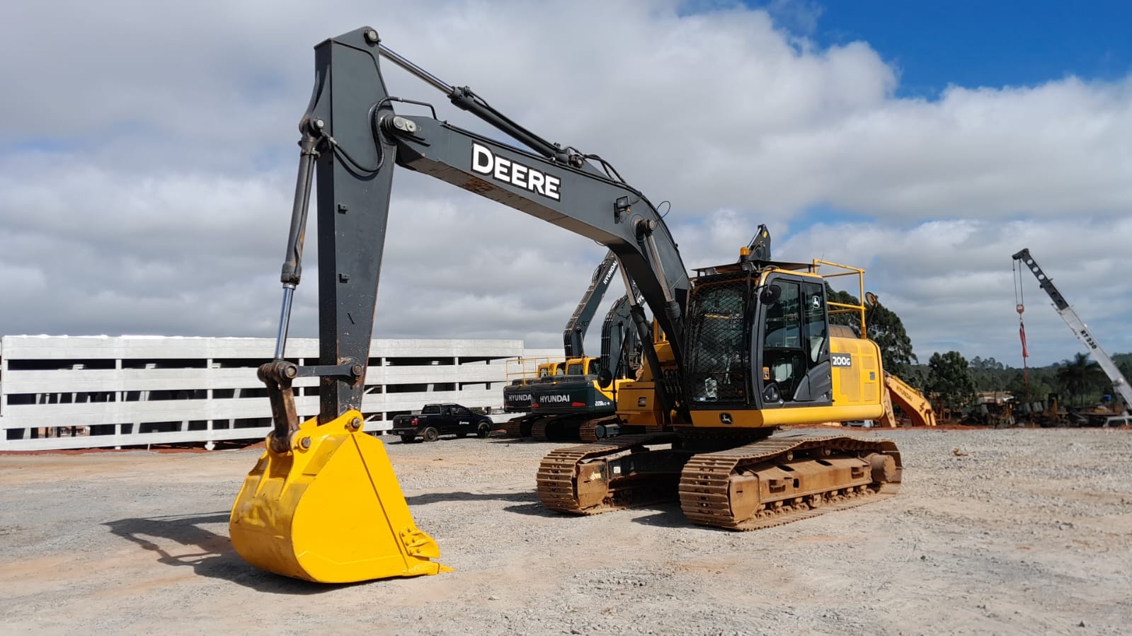 Escavadeira John Deere 200G ano 2019