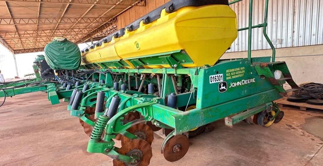 Plantadeira John Deere 2134 ano 2014