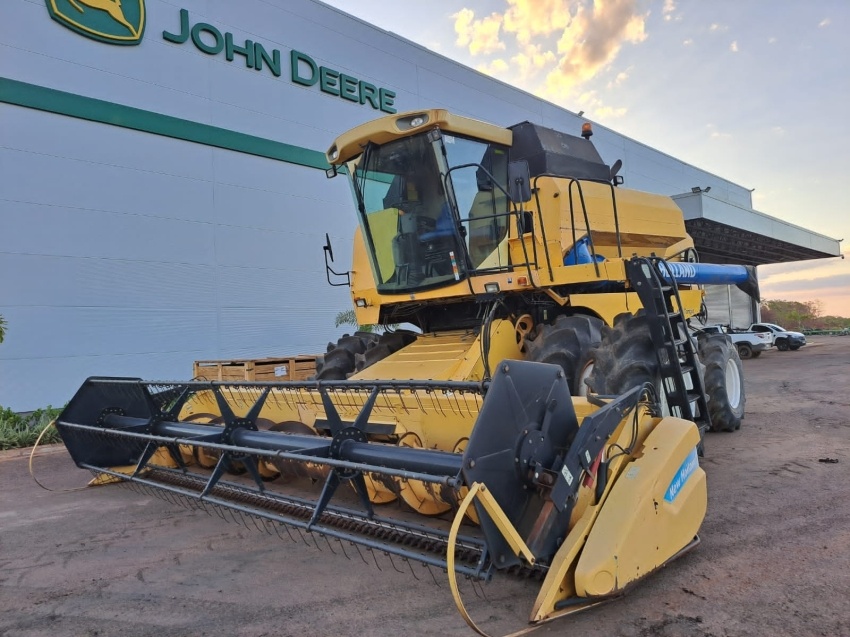 Colheitadeira New Holland TC 5070 ano 2011