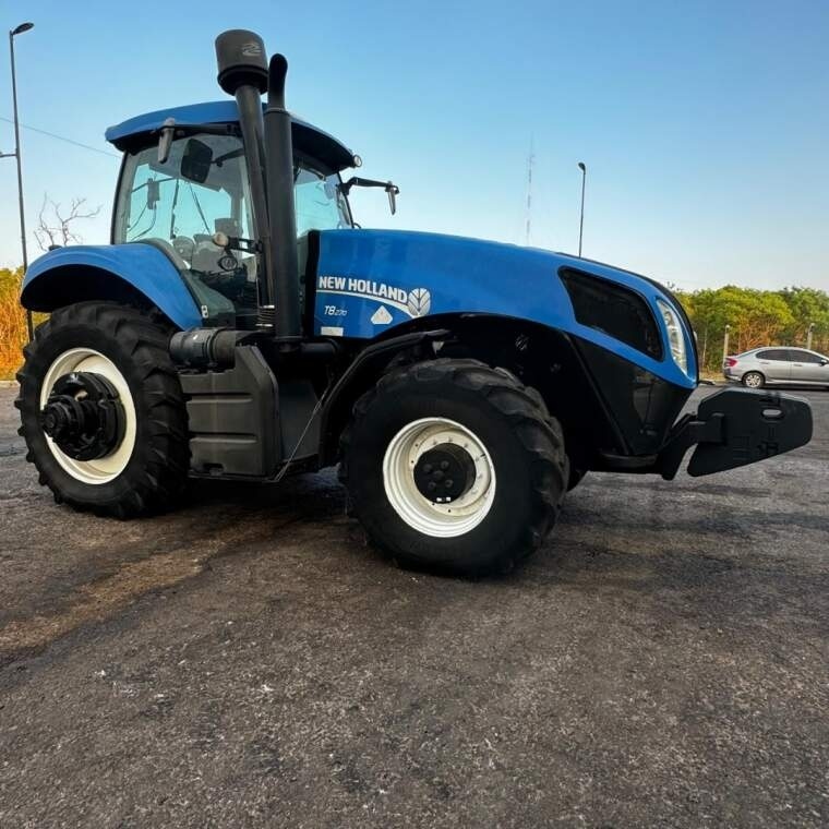 Trator New Holland T8.270 ano 2012