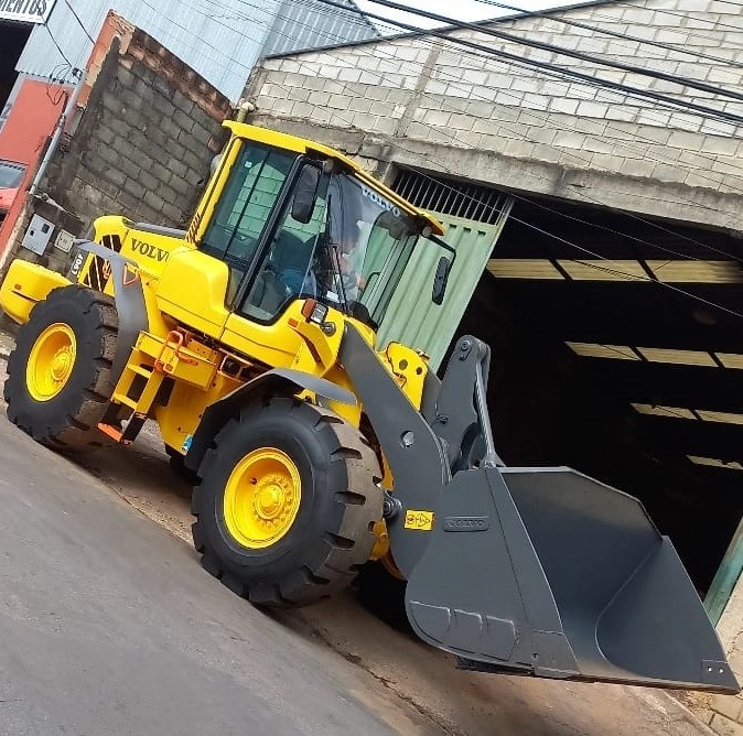 Pá Carregadeira Volvo L90F ano 2015 - L90F - Máquinas de Linha Amarela
