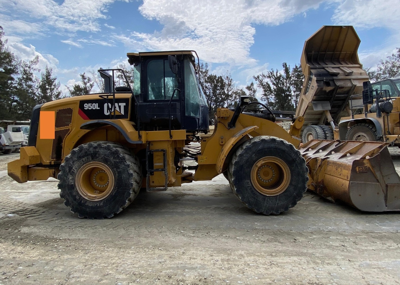 Pá Carregadeira Caterpillar 950L ano 2019 - 950L - Máquinas de Linha Amarela