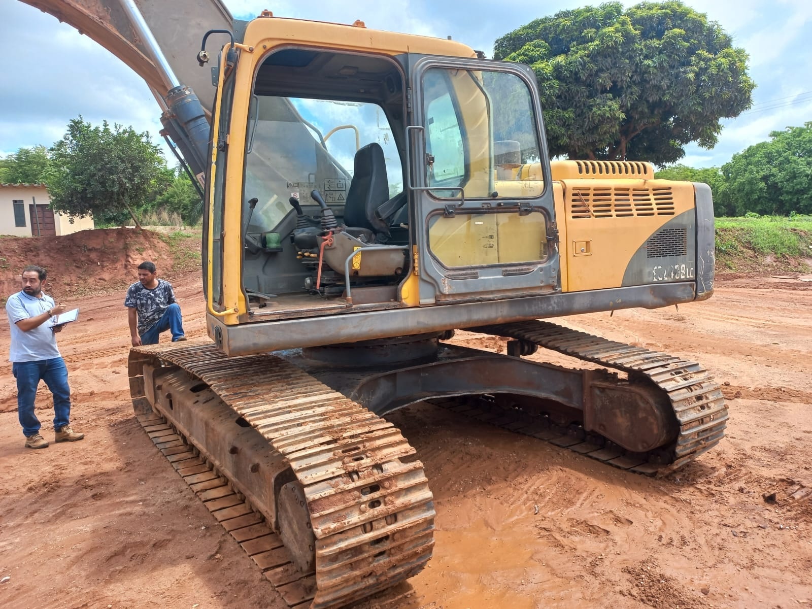 Escavadeira Volvo EC240BLC PRIME ano 2011