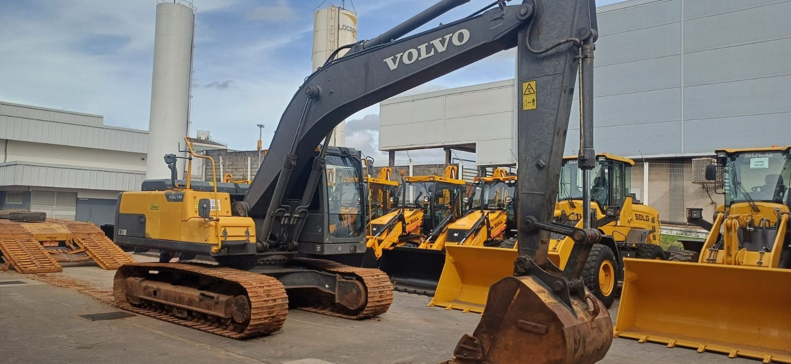 Escavadeira Volvo EC210D ano 2020