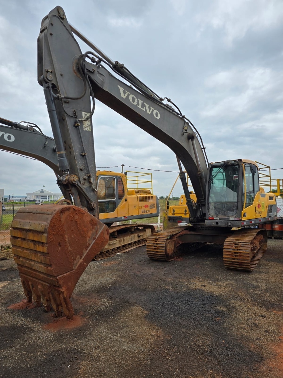 Escavadeira Volvo EC220D ano 2014