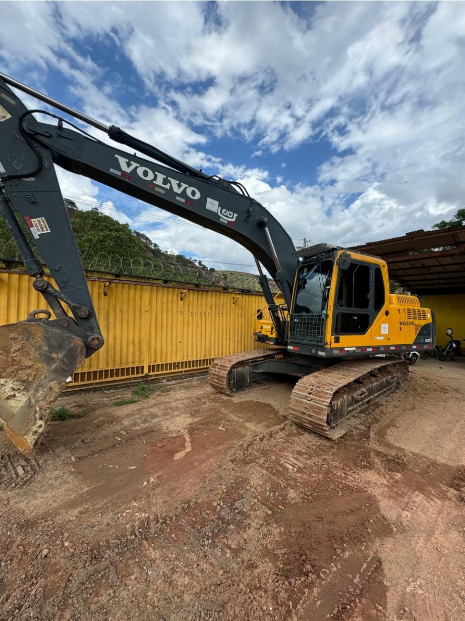 Escavadeira Volvo EC210B ano 2013 - EC210B - Máquinas de Linha Amarela
