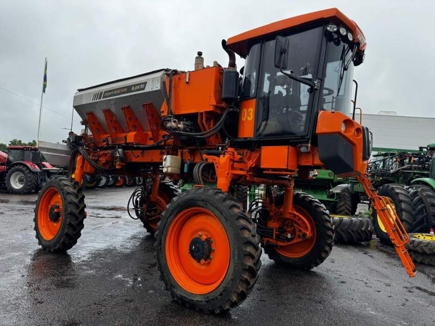 Distribuidor Autopropelido Jacto Uniport 5030 NPK ano 2019