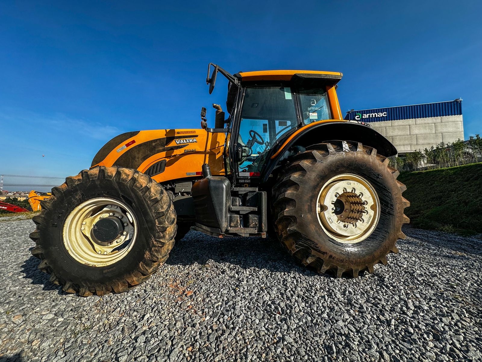 Trator Valtra BH 194 ano 2018 - BH 194 - Máquinas Agrícolas