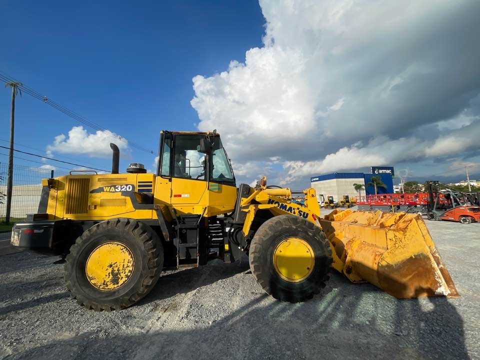 Pá Carregadeira Komatsu WA320 ano 2019