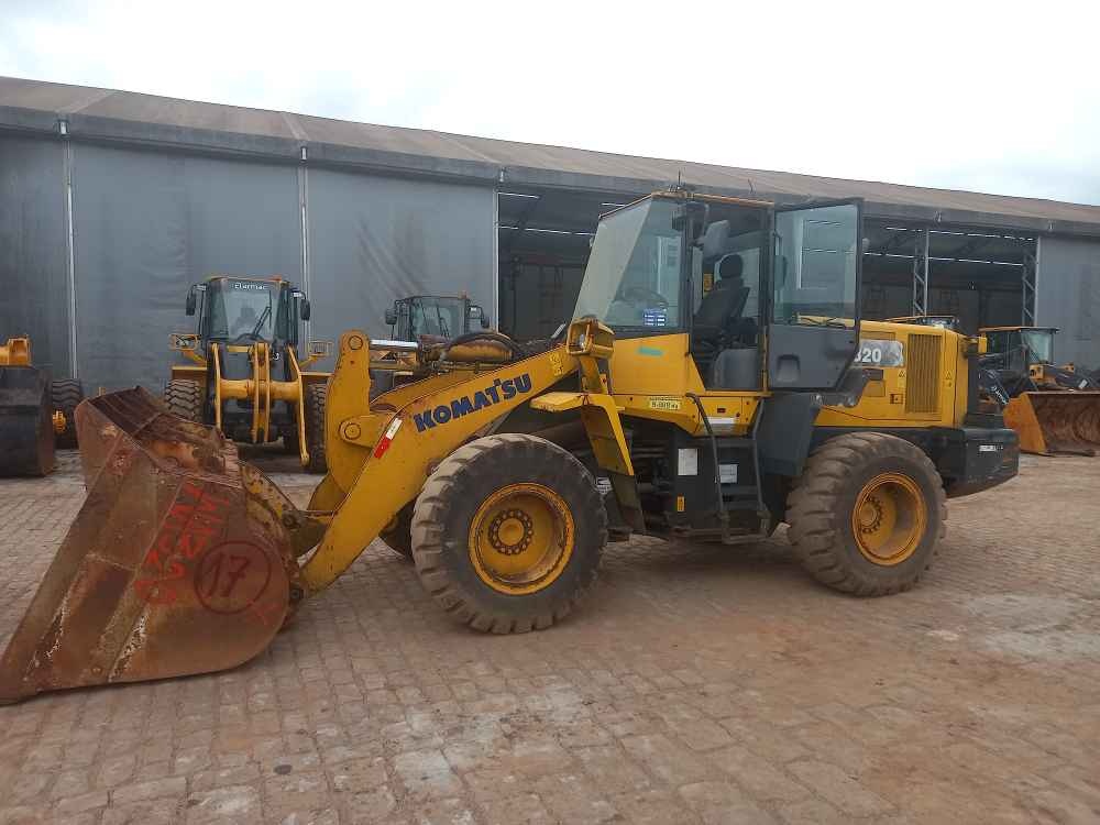 Pá Carregadeira Komatsu WA320 ano 2019