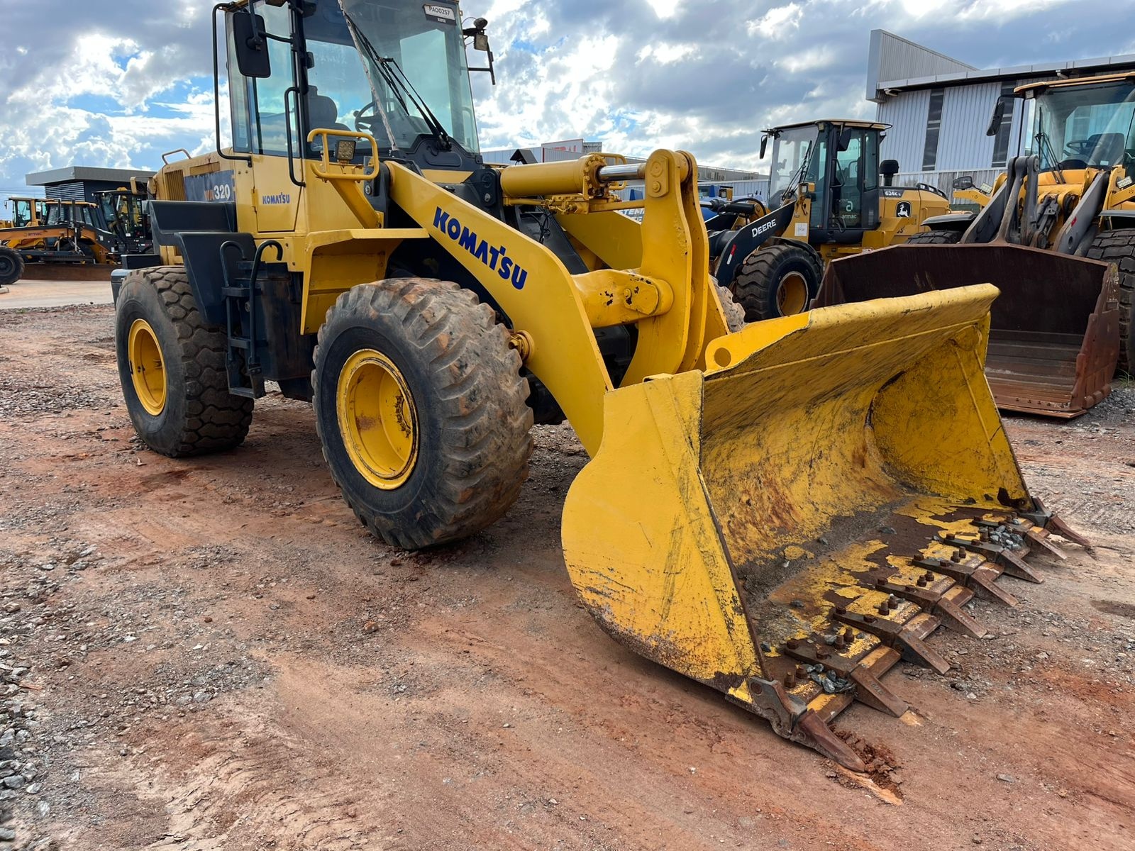 Pá Carregadeira Komatsu WA320 ano 2020