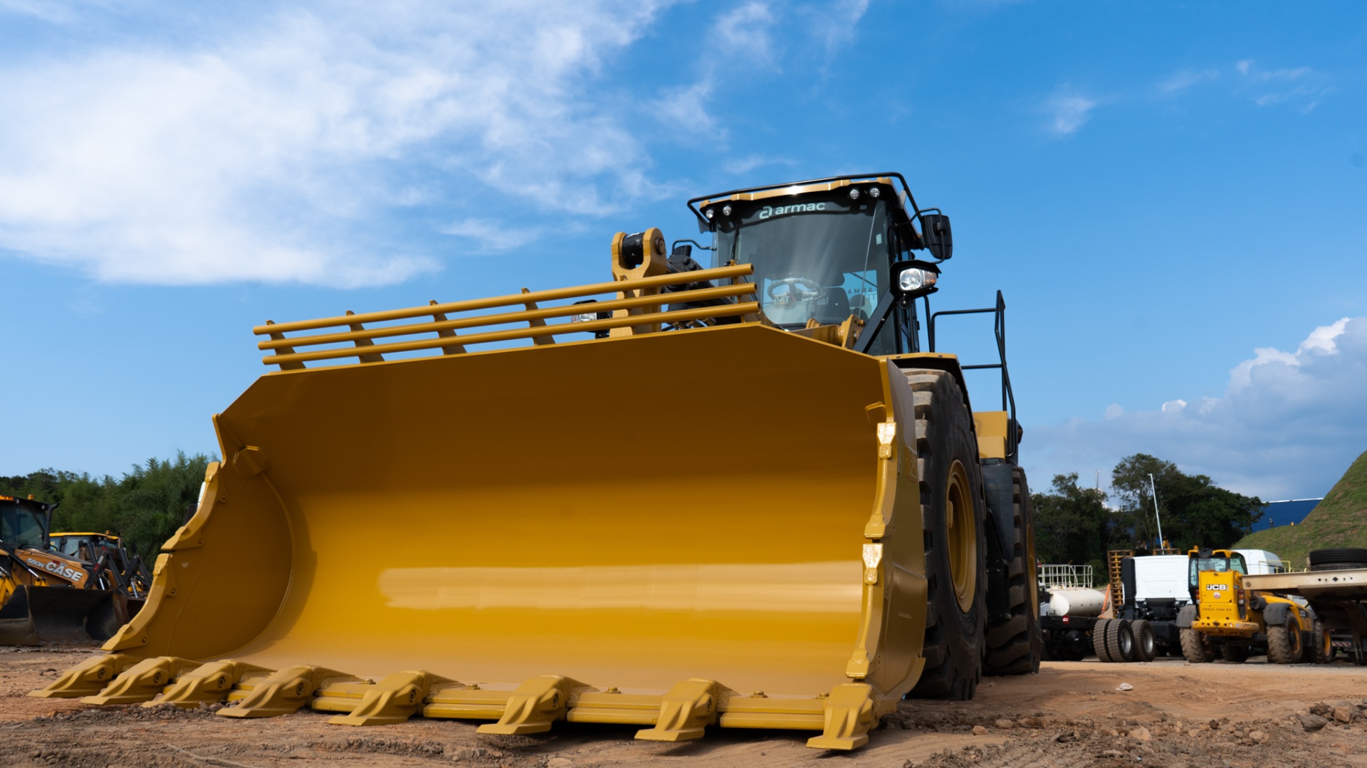 Pá Carregadeira Caterpillar 972 ano 2023