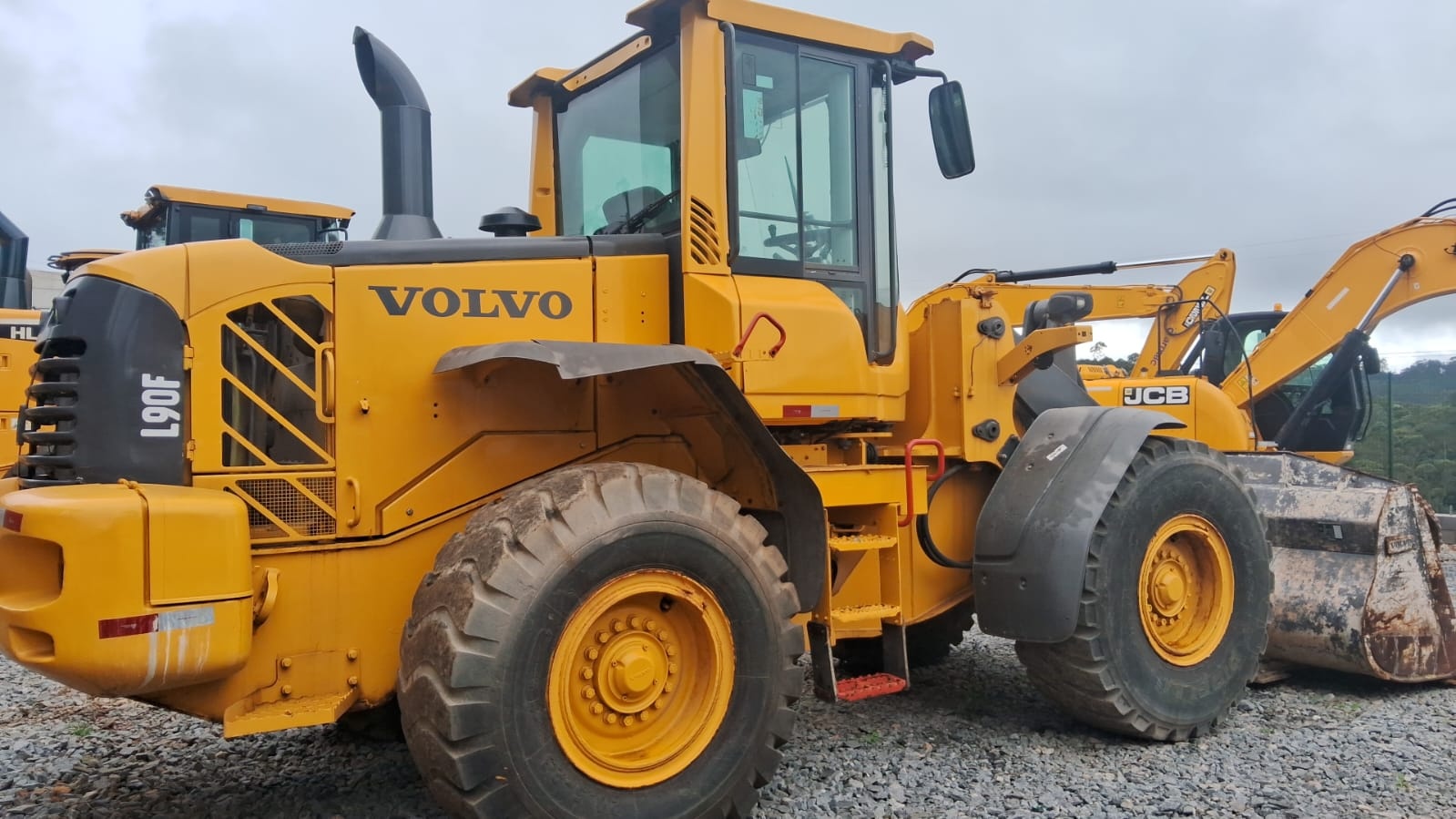Pá Carregadeira Volvo L90F ano 2021 - L90F - Máquinas de Linha Amarela