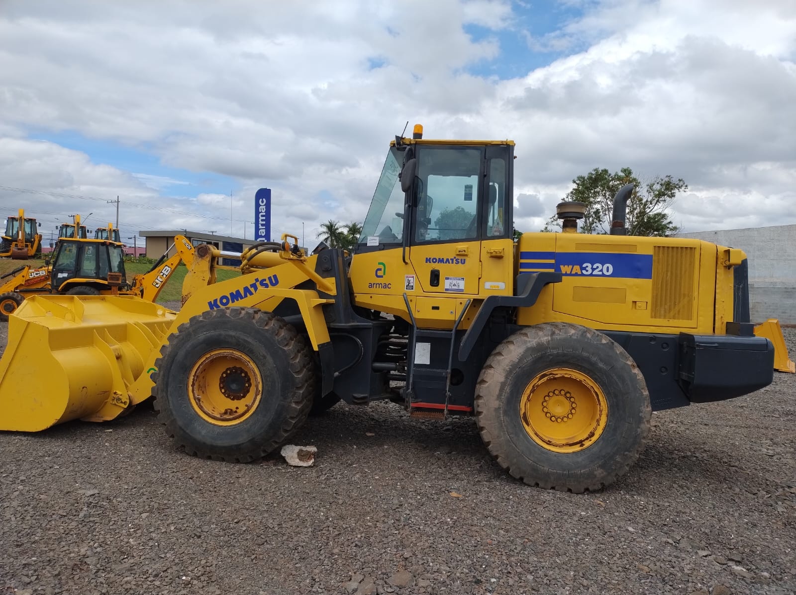 Pá Carregadeira Komatsu WA320 ano 2019