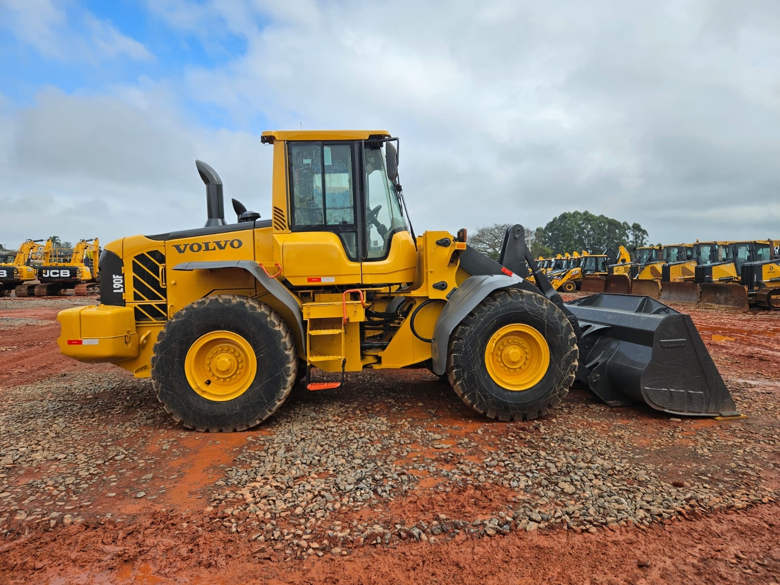 Pá Carregadeira Volvo L90F ano 2021 - L90F - Máquinas de Linha Amarela