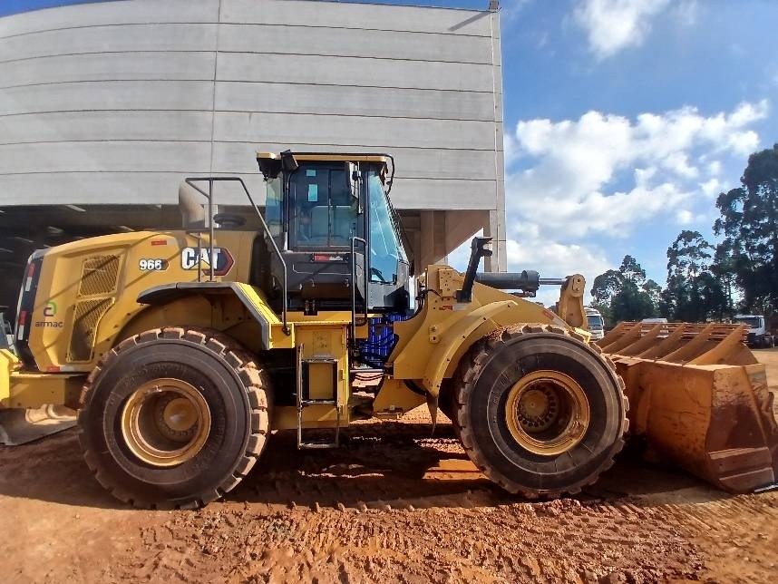 Pá Carregadeira Caterpillar 966L ano 2022 - 966L - Máquinas de Linha Amarela
