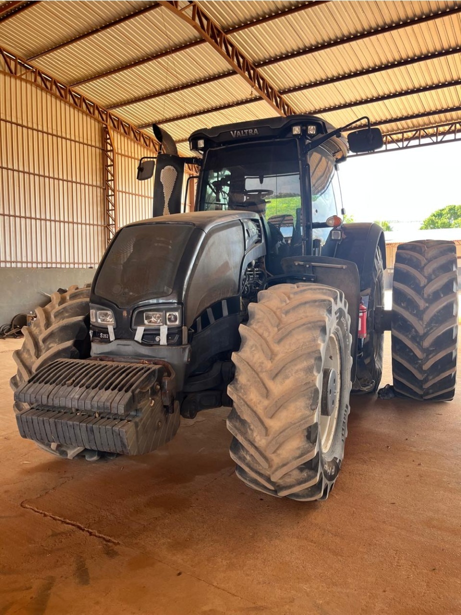 Trator Valtra S353 ano 2013