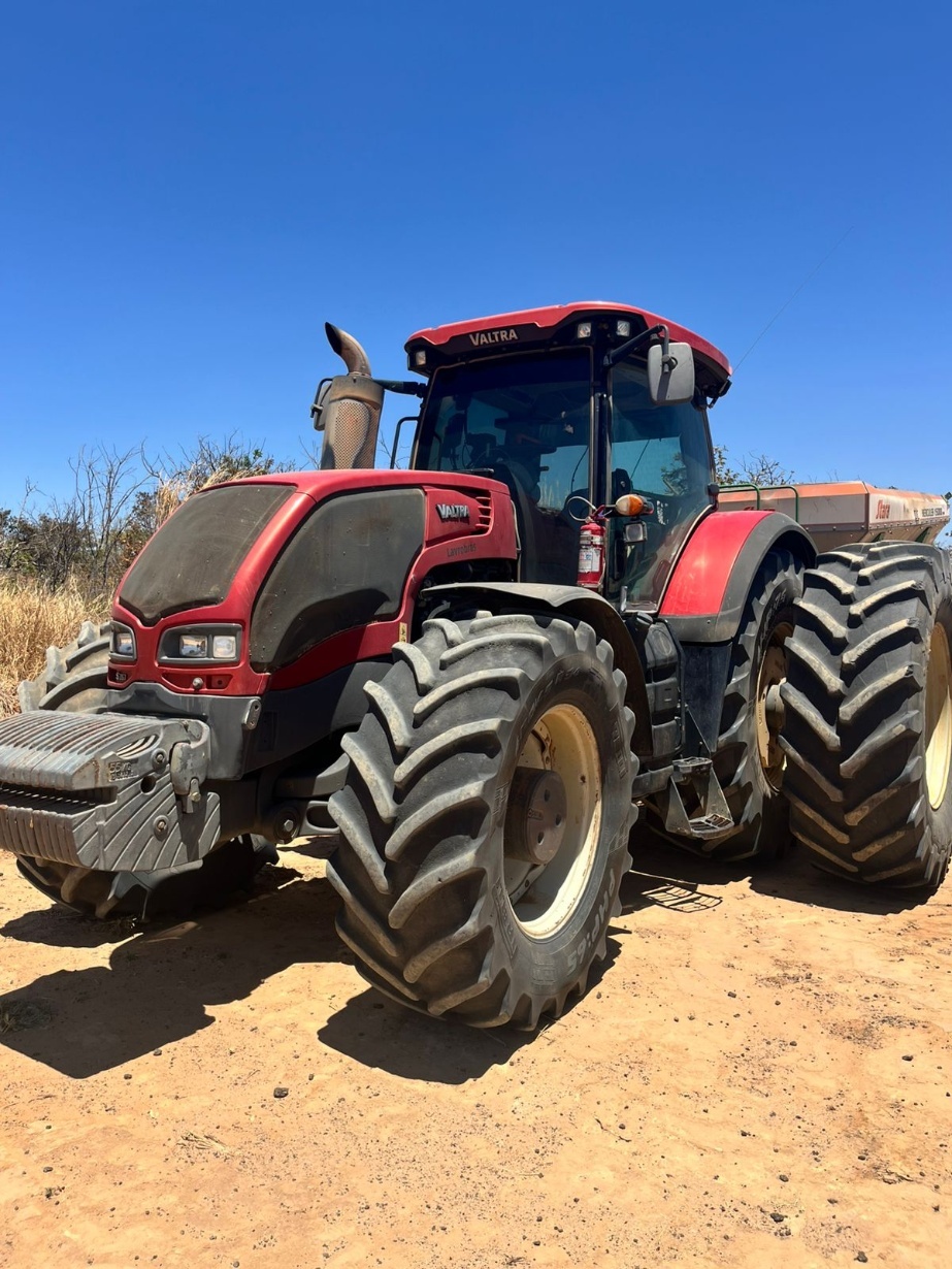 Trator Valtra S353 ano 2012