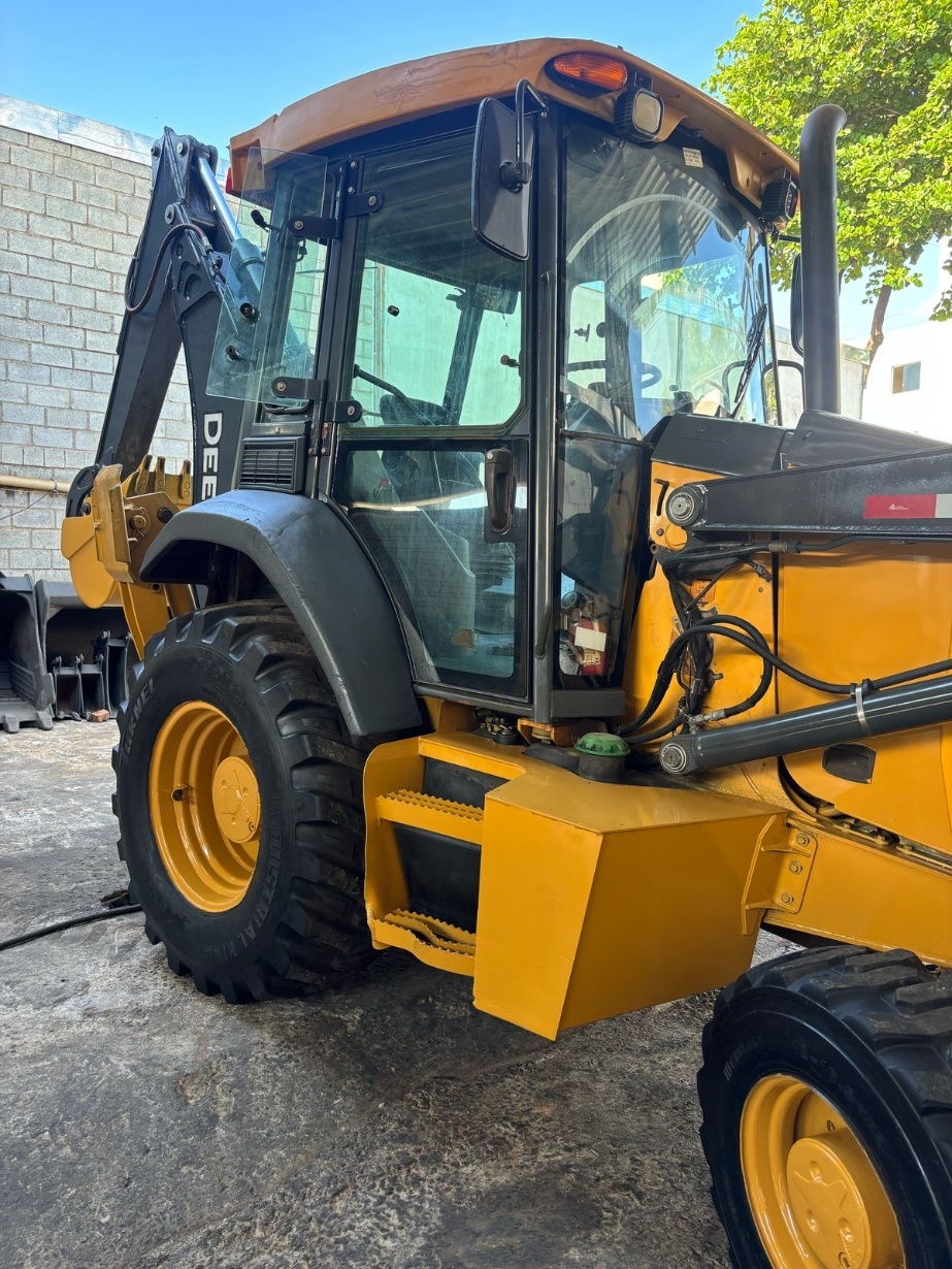 Retroescavadeira John Deere 310L ano 2021