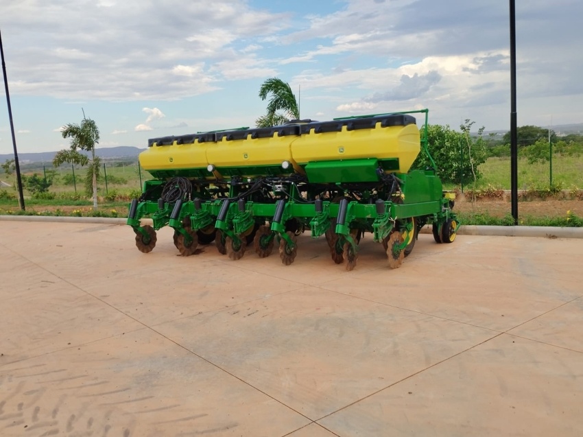 Plantadeira John Deere 2122 ano 2016