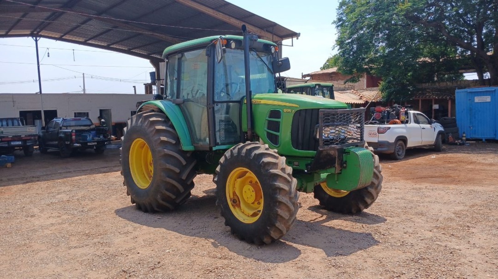 Trator John Deere 6125J ano 2022