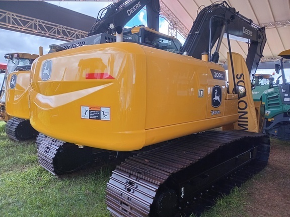 Escavadeira John Deere 200G ano 2023
