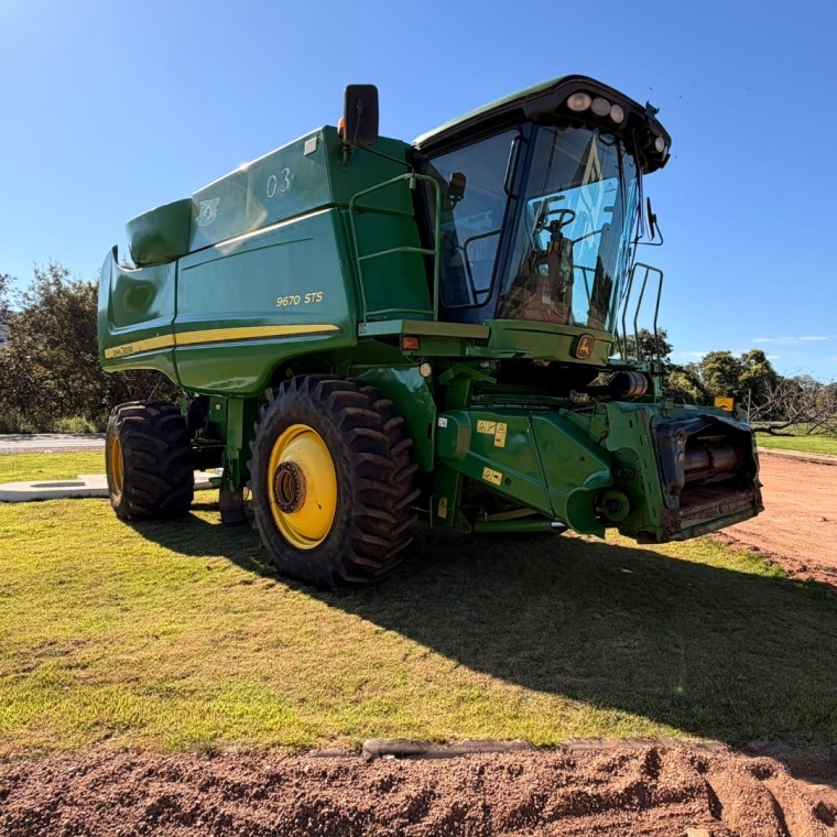 Colheitadeira John Deere 9670 STS   ano 2011