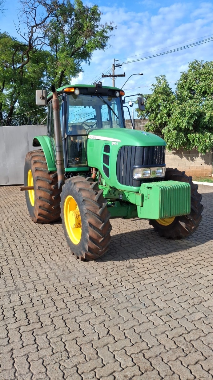 Trator John Deere 6190J ano 2017