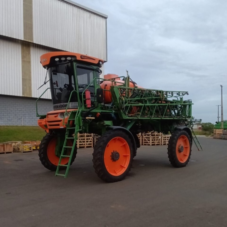 Pulverizador Autopropelido Stara IMPERADOR 3100 ano 2013