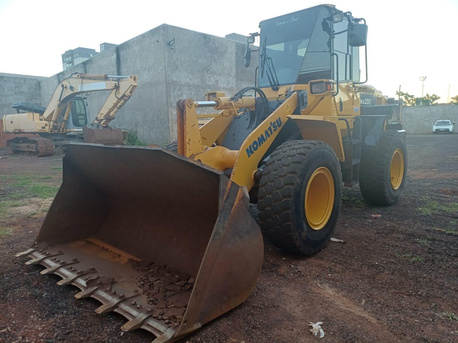 Pá Carregadeira Komatsu WA 200 ano 2014