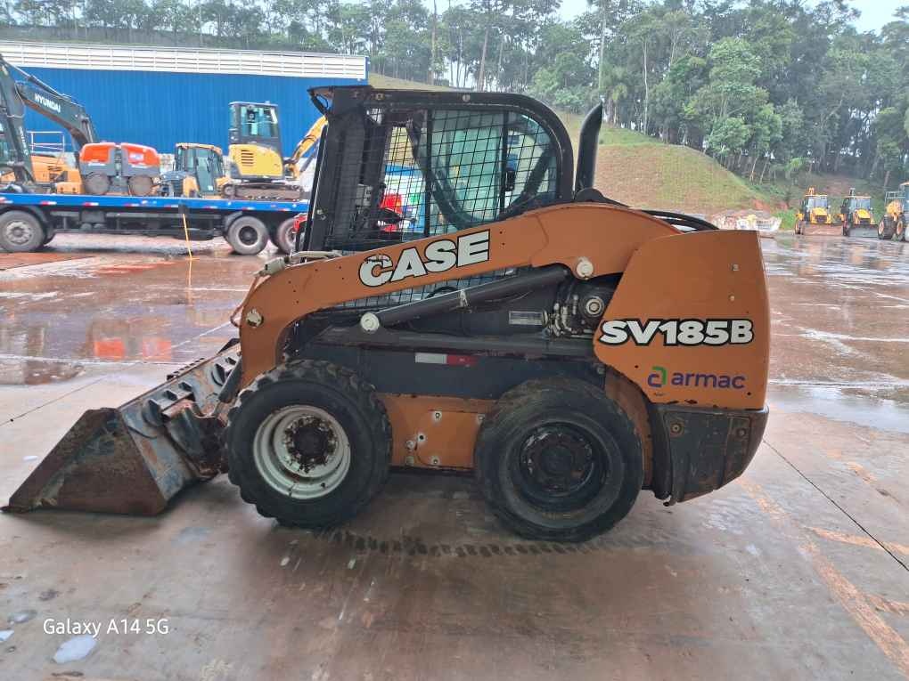 Mini Carregadeira Case SV185B ano 2021