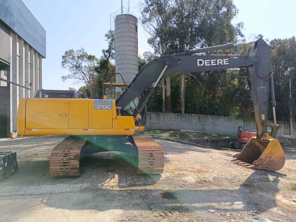 Escavadeira John Deere 210G ano 2019