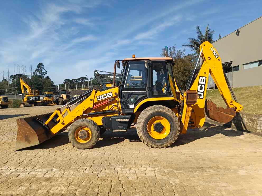 Retroescavadeira JCB 3CX ano 2021