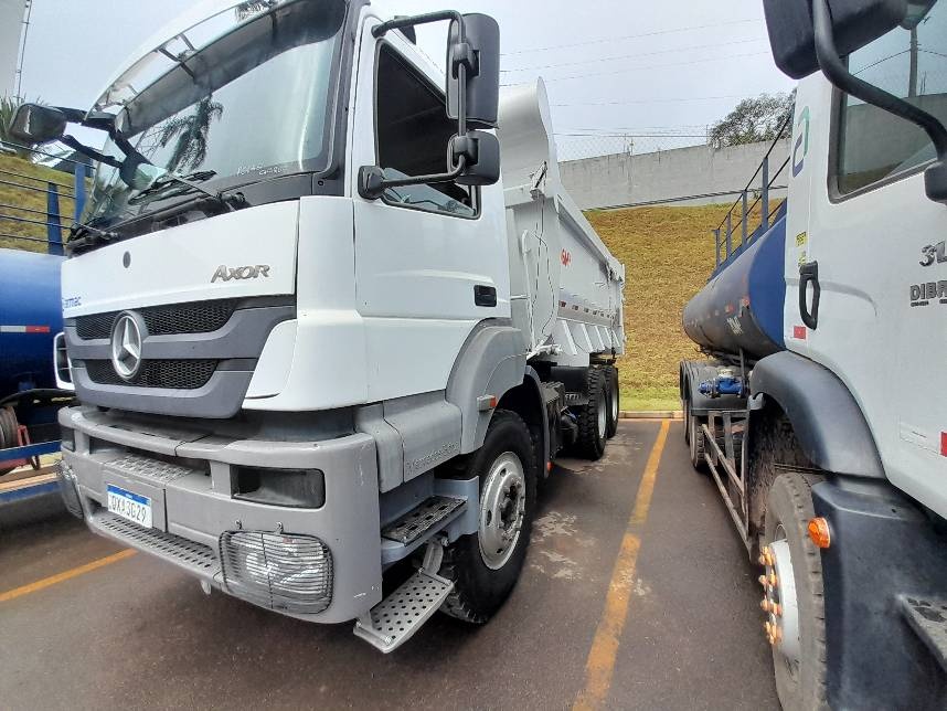 Caminhão Mercedes Benz Axor 4144 K 6x4 2p (diesel) ano 2019 - Axor 4144 K 6x4 2p (diesel) - Caminhões e Carretas