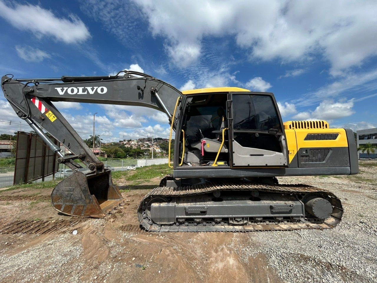 Escavadeira Volvo EC220D ano 2018 - EC220D - Máquinas de Linha Amarela