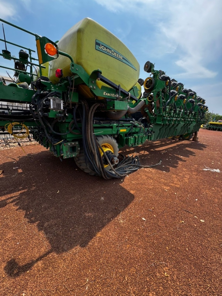Plantadeira John Deere DB 74 ano 2021