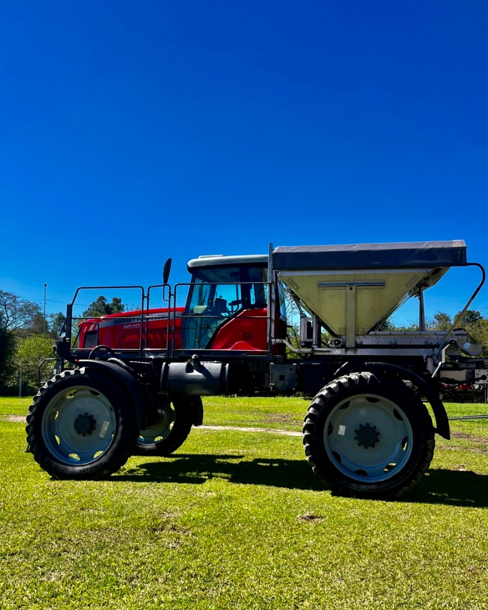 Pulverizador Autopropelido Massey Ferguson MF 9030 ano 2014