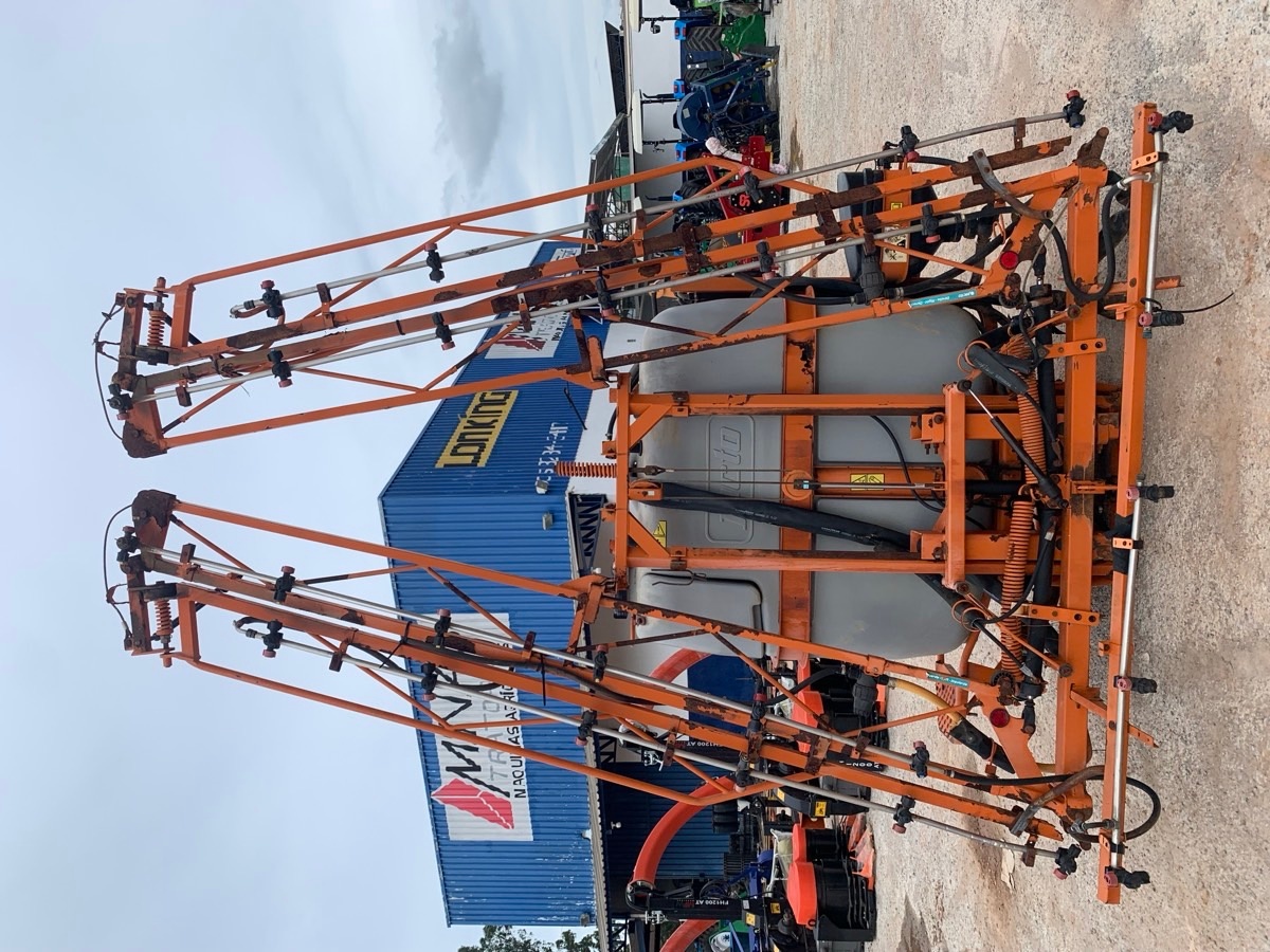 Pulverizador Jacto CONDOR 800 LTRS BARRA 14M