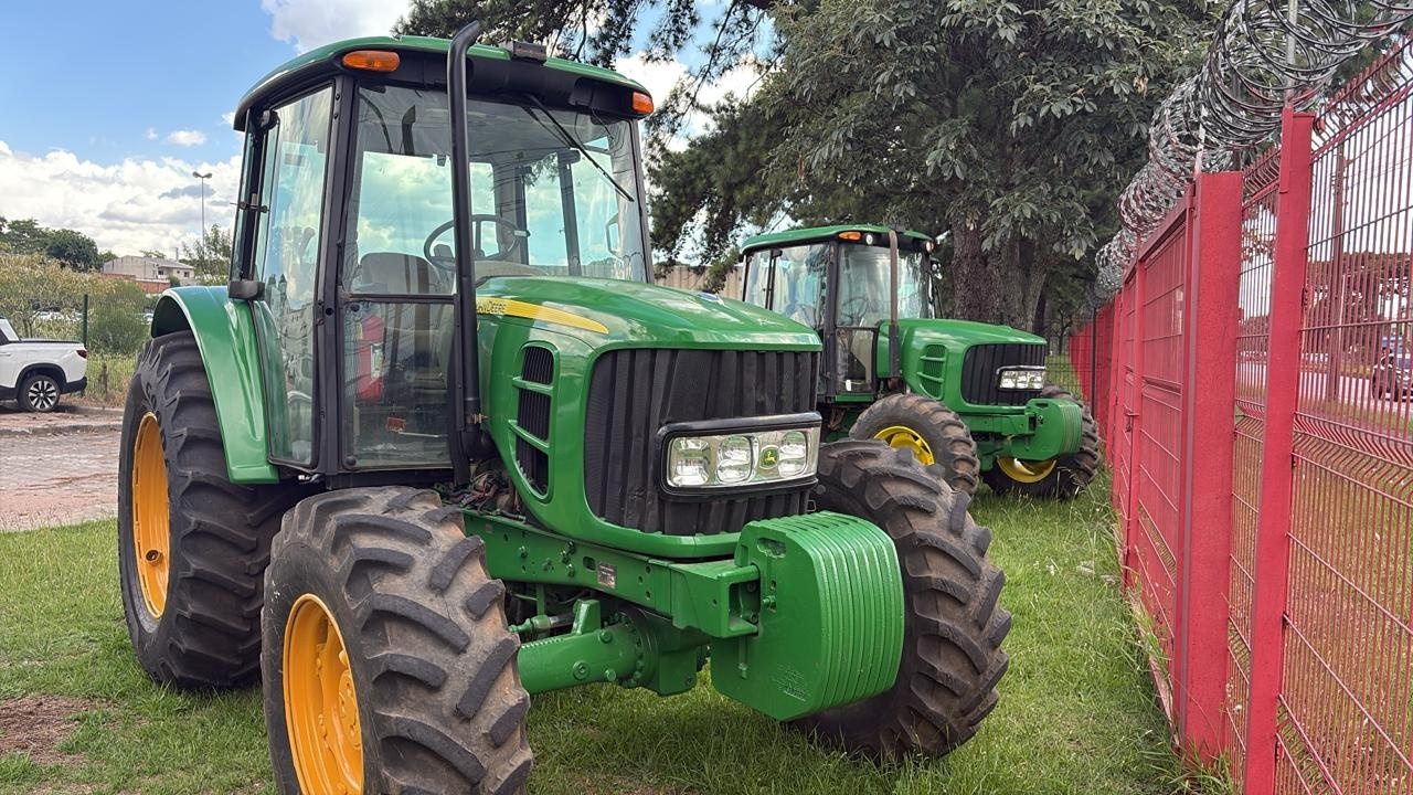 Trator John Deere 6100J ano 2022