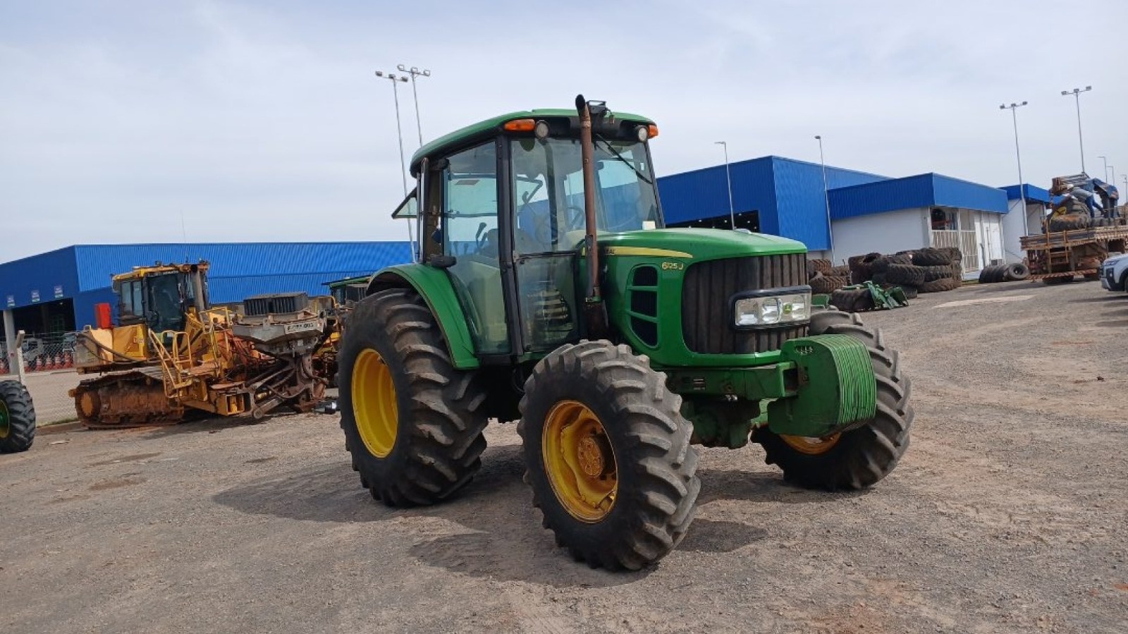 Trator John Deere 6125J ano 2022
