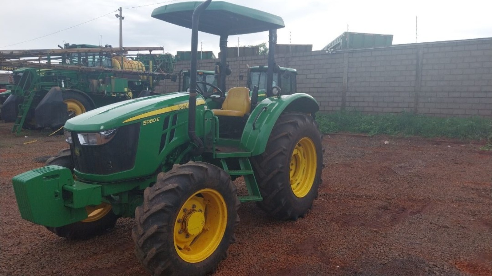 Trator John Deere 5080E ano 2022