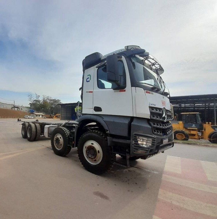 Caminhão Mercedes Benz Arocs 4851 ano 2022