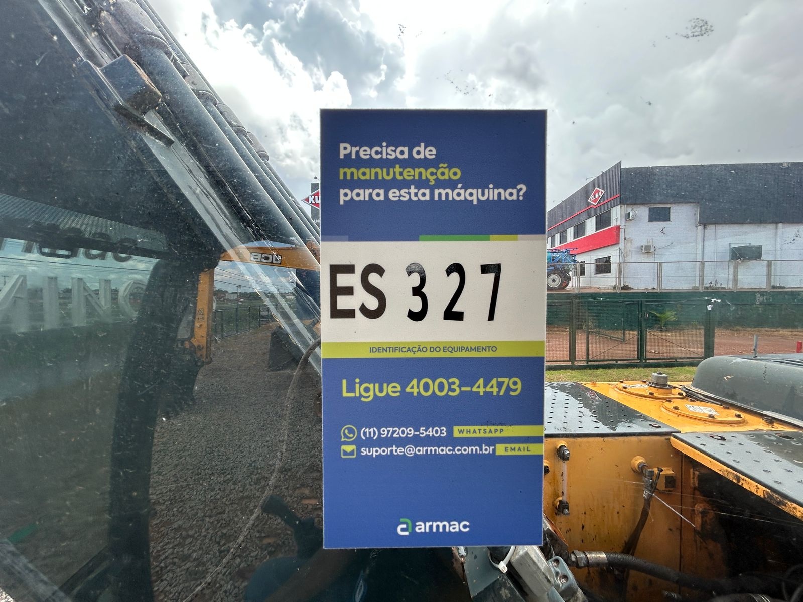Escavadeira Hyundai R220 ano 2021 - R220 - Máquinas de Linha Amarela