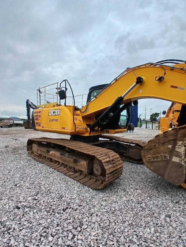 Escavadeira JCB JS220 ano 2021