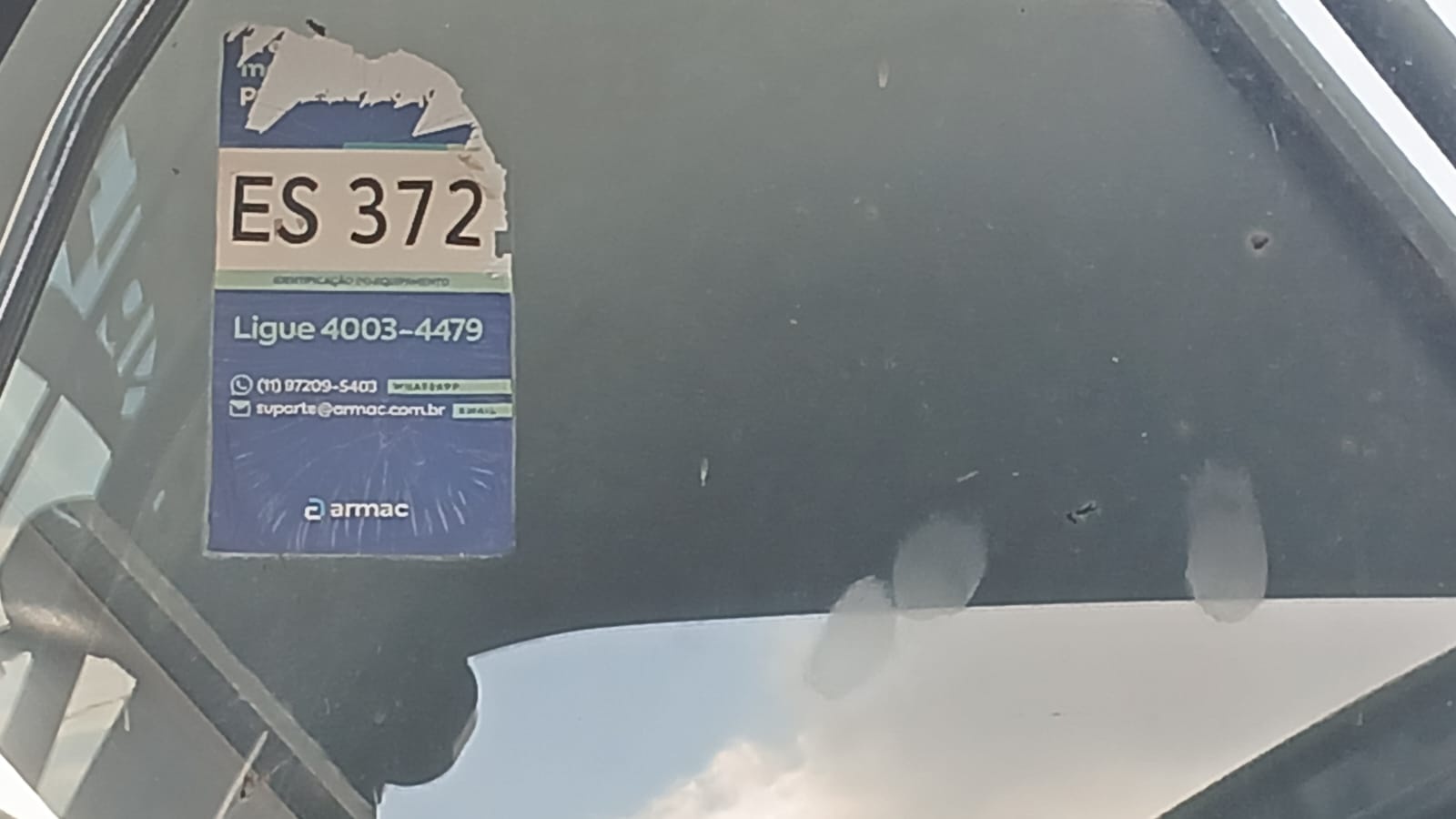 Escavadeira Hyundai R220 ano 2021 - R220 - Máquinas de Linha Amarela
