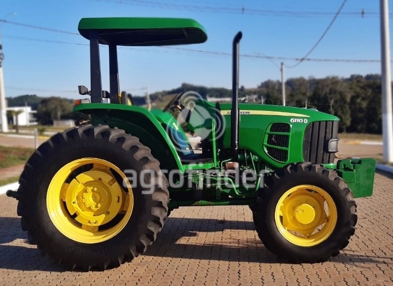 Trator John Deere 6110D ano 2013